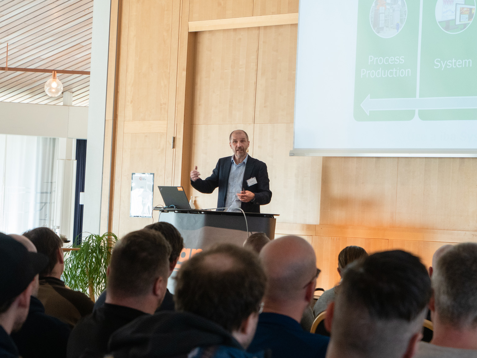 Patrik Fredriksson håller sin presentation på iba-dagen 2023